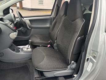 Peugeot 107 1.0 12V Urban Hatchback 3dr Petrol 2 Tronic Euro 4 (68 ps)