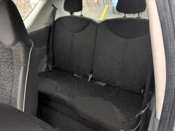 Peugeot 107 1.0 12V Urban Hatchback 3dr Petrol 2 Tronic Euro 4 (68 ps)