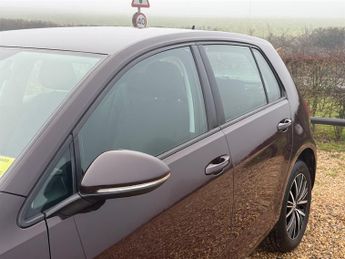 Volkswagen Golf 2.0 TDI BlueMotion Tech SE Nav Hatchback 5dr Diesel DSG Euro 6 (