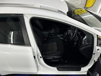 Kia Ceed 1.6 CRDi 2 Sportswagon 5dr Diesel Auto Euro 5 (126 bhp)