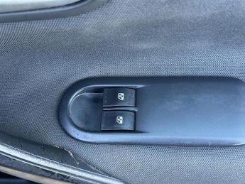 Renault Megane 1.6 VVT Extreme 5dr