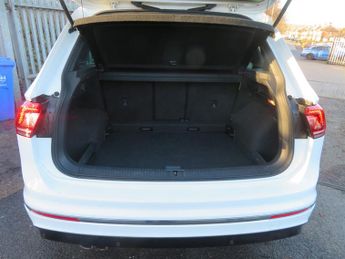 Volkswagen Tiguan R-LINE TDI DSG AUTO