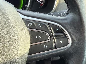 Renault Megane 1.5 Blue dCi Iconic Sport Tourer 5dr Diesel Manual Euro 6 (s/s) 