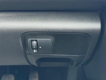 Renault Megane 1.5 Blue dCi Iconic Sport Tourer 5dr Diesel Manual Euro 6 (s/s) 