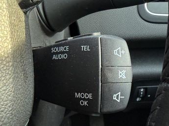 Renault Megane 1.5 Blue dCi Iconic Sport Tourer 5dr Diesel Manual Euro 6 (s/s) 