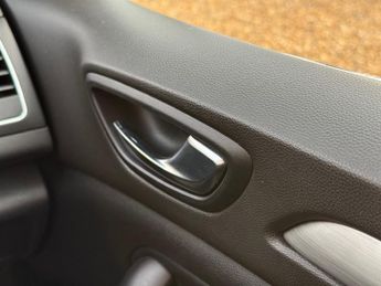 Renault Megane 1.5 Blue dCi Iconic Sport Tourer 5dr Diesel Manual Euro 6 (s/s) 