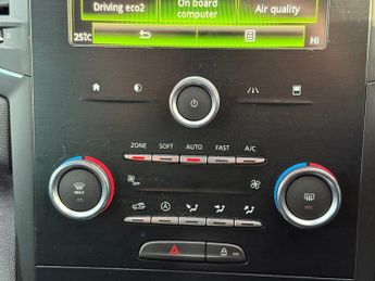 Renault Megane 1.5 Blue dCi Iconic Sport Tourer 5dr Diesel Manual Euro 6 (s/s) 