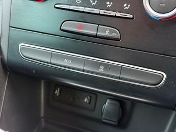 Renault Megane 1.5 Blue dCi Iconic Sport Tourer 5dr Diesel Manual Euro 6 (s/s) 