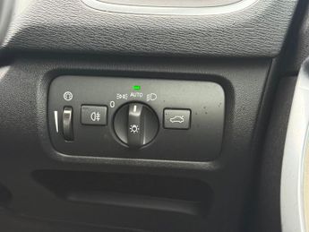 Volvo V40 2.0 T3 GPF Inscription Hatchback 5dr Petrol Manual Euro 6 (s/s) 