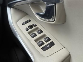 Volvo V40 2.0 T3 GPF Inscription Hatchback 5dr Petrol Manual Euro 6 (s/s) 