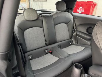 MINI Electric Hatch Cooper SE 32.6kWh Level 2 Hatchback 3dr Auto (184 ps)