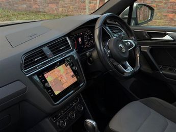 Volkswagen Tiguan 2.0 TDI R-Line DSG 4Motion Euro 6 (s/s) 5dr