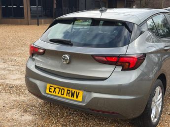 Vauxhall Astra 1.5 Turbo D Business Edition Nav Hatchback 5dr Diesel Manual Eur