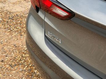 Vauxhall Astra 1.5 Turbo D Business Edition Nav Hatchback 5dr Diesel Manual Eur