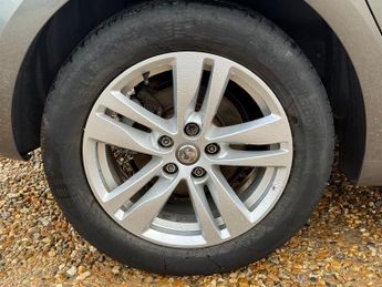 Vauxhall Astra 1.5 Turbo D Business Edition Nav Hatchback 5dr Diesel Manual Eur