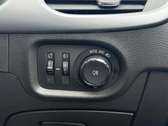 Vauxhall Astra 1.5 Turbo D Business Edition Nav Hatchback 5dr Diesel Manual Eur