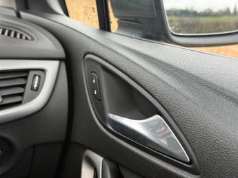 Vauxhall Astra 1.5 Turbo D Business Edition Nav Hatchback 5dr Diesel Manual Eur