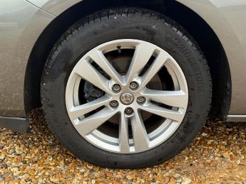 Vauxhall Astra 1.5 Turbo D Business Edition Nav Hatchback 5dr Diesel Manual Eur