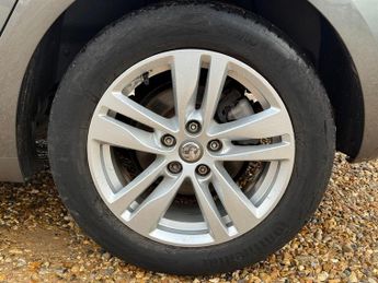 Vauxhall Astra 1.5 Turbo D Business Edition Nav Hatchback 5dr Diesel Manual Eur