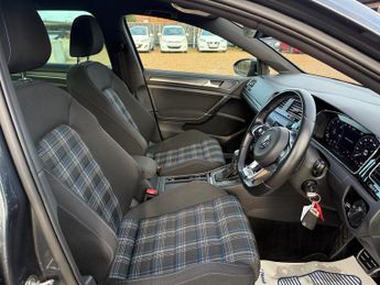 Volkswagen Golf 1.4 TSI 8.7kWh GTE Advance Hatchback 5dr Petrol Plug-in Hybrid D