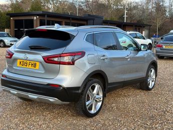 Nissan Qashqai 1.3 DIG-T N-Motion SUV 5dr Petrol Manual Euro 6 (s/s) (140 ps)