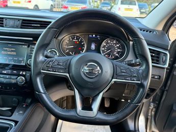 Nissan Qashqai 1.3 DIG-T N-Motion SUV 5dr Petrol Manual Euro 6 (s/s) (140 ps)