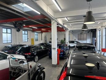 Mercedes GLA220 2.1 GLA220d AMG Line (Premium Plus) SUV 5dr Diesel 7G-DCT 4MATIC