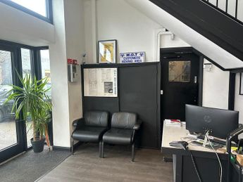 Mercedes GLA220 2.1 GLA220d AMG Line (Premium Plus) SUV 5dr Diesel 7G-DCT 4MATIC