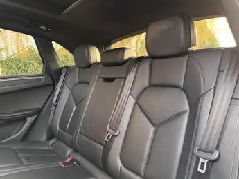Porsche Macan 2.0T PDK 4WD Euro 6 (s/s) 5dr