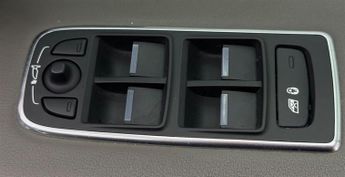 Jaguar F-Pace 2.0 D180 Portfolio Auto AWD Euro 6 (s/s) 5dr