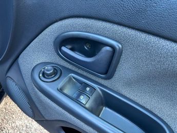 Renault Clio 1.4 16v Expression Hatchback 3dr Petrol Automatic (174 g/km, 98 