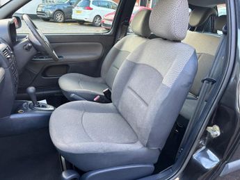 Renault Clio 1.4 16v Expression Hatchback 3dr Petrol Automatic (174 g/km, 98 