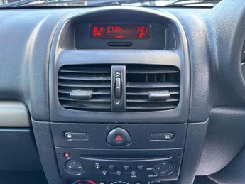 Renault Clio 1.4 16v Expression Hatchback 3dr Petrol Automatic (174 g/km, 98 