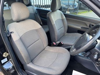 Renault Clio 1.4 16v Expression Hatchback 3dr Petrol Automatic (174 g/km, 98 