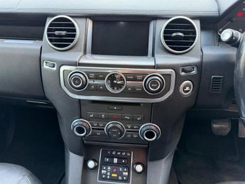 Land Rover Discovery SDV6 XS - 1 OWNER - FULL LAND ROVER SERVICE HISTORY - CAMBELT CH