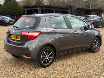 Toyota Yaris 1.5 VVT-h Icon Tech Hatchback 5dr Petrol Hybrid E-CVT Euro 6 (s/
