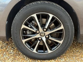 Toyota Yaris 1.5 VVT-h Icon Tech Hatchback 5dr Petrol Hybrid E-CVT Euro 6 (s/