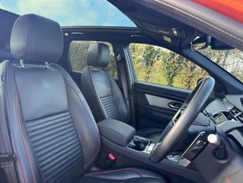 Land Rover Discovery Sport P300e 12.2kWh R-DYNAMIC SE