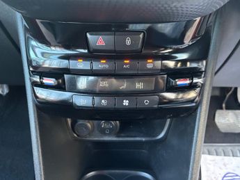 Peugeot 2008 1.6 e-HDi Allure SUV 5dr Diesel EGC Euro 5 (s/s) (92 ps)