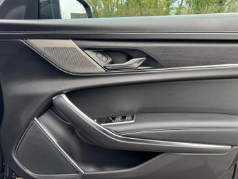 Jaguar XF R-DYNAMIC BLACK P250i