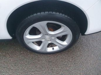 Peugeot 3008 1.6 e-HDi Allure SUV 5dr Diesel EGC Euro 5 (s/s) (115 ps)