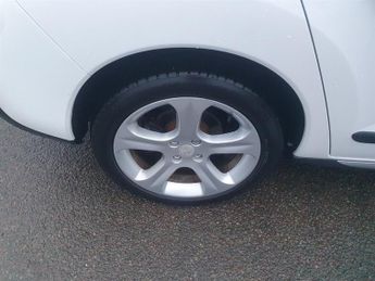 Peugeot 3008 1.6 e-HDi Allure SUV 5dr Diesel EGC Euro 5 (s/s) (115 ps)