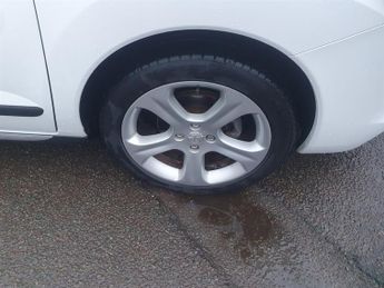 Peugeot 3008 1.6 e-HDi Allure SUV 5dr Diesel EGC Euro 5 (s/s) (115 ps)