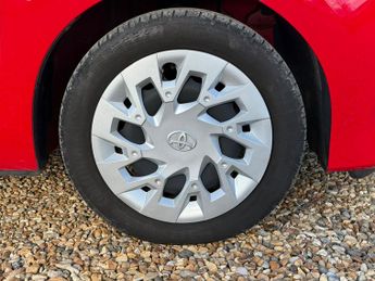 Toyota Aygo 1.0 VVT-i x-play Hatchback 5dr Petrol x-shift Euro 6 (71 ps)
