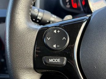 Toyota Aygo 1.0 VVT-i x-play Hatchback 5dr Petrol x-shift Euro 6 (71 ps)