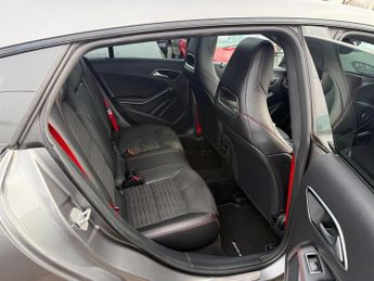 Mercedes CLA250 CLA250 4MATIC ENGINEERED BY AMG