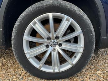 Volkswagen Tiguan 2.0 TDI BlueMotion Tech Match Edition SUV 5dr Diesel DSG 4WD Eur