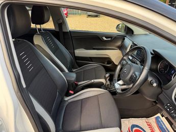 Kia Stonic 1.6 CRDi First Edition SUV 5dr Diesel Manual Euro 6 (s/s) (108 b