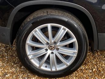 Volkswagen Tiguan 2.0 TDI BlueMotion Tech Sport SUV 5dr Diesel DSG 4WD Euro 5 (s/s