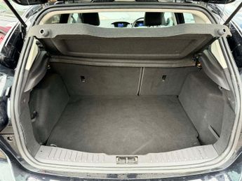 Ford Focus 1.6 Titanium Hatchback 5dr Petrol Powershift Euro 5 (125 ps)